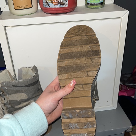 Camo boots - Picture 2 of 2